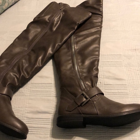 NWT taupe grey boots SALE! - Picture 3 of 7